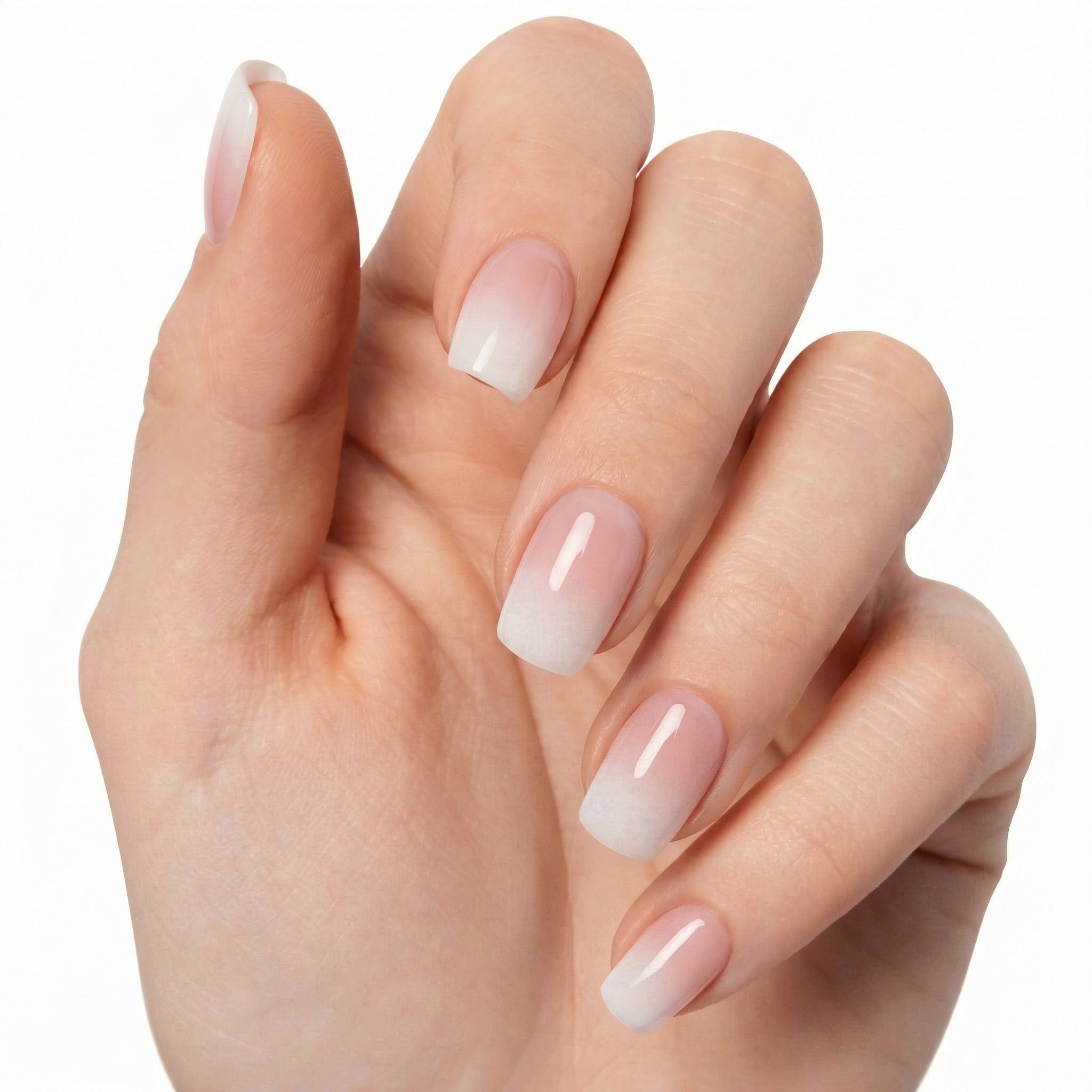Gel wraps Glamisu baby boomer nude avec dégradé rose et blanc sur ongles naturels, finition brillante, manucure élégante sans UV
