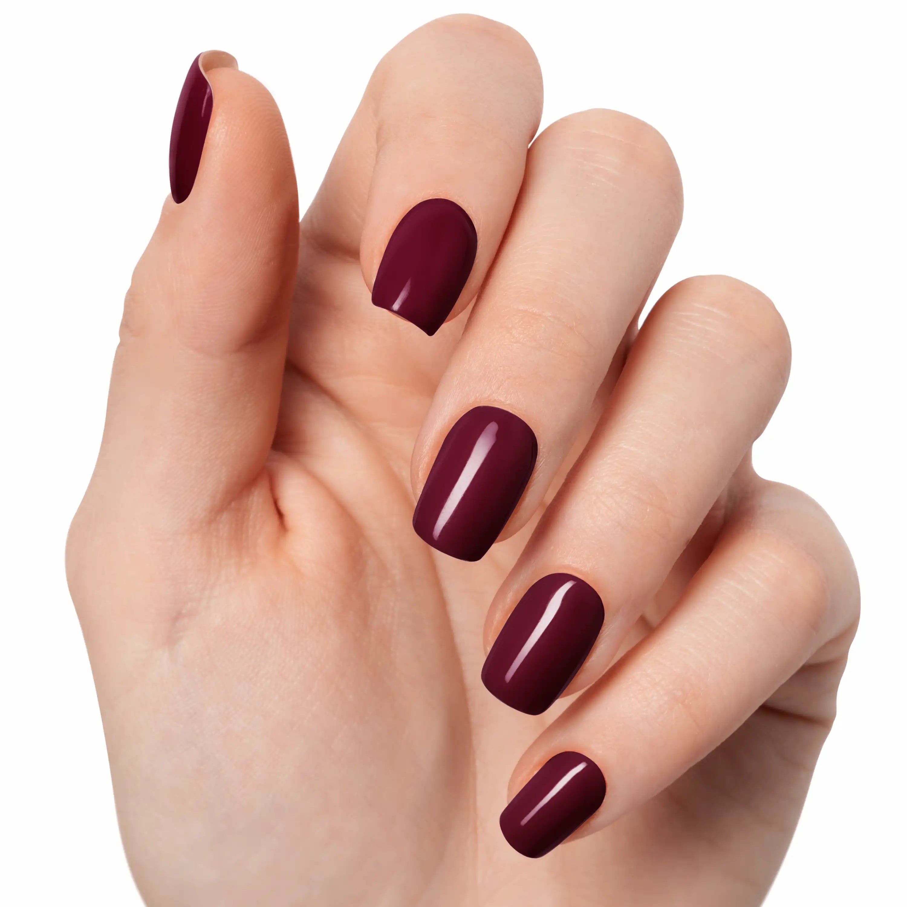 Gel Wraps Glamisu Bordeaux Impérial N°209 – manucure bordeaux impérial brillante sur main claire, fond blanc