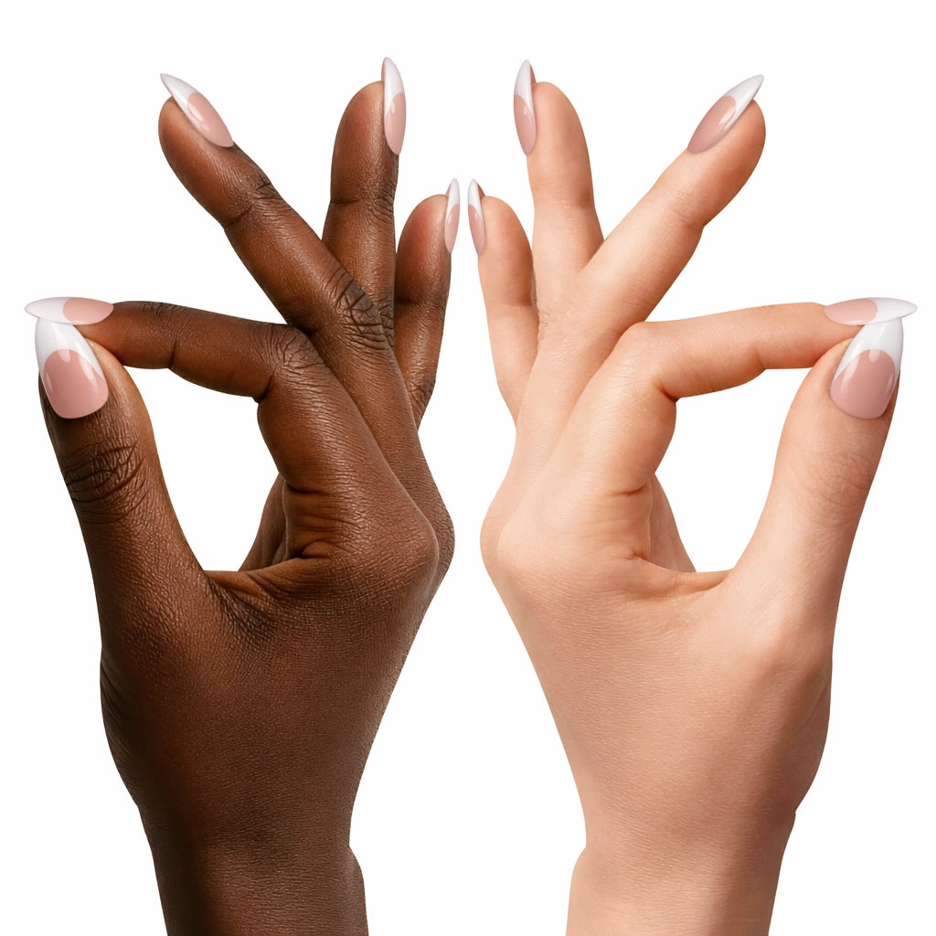 Gel Wraps Glamisu French Ivoire N°103 – french nude ivoire et pointes blanches sur main claire, fond blanc