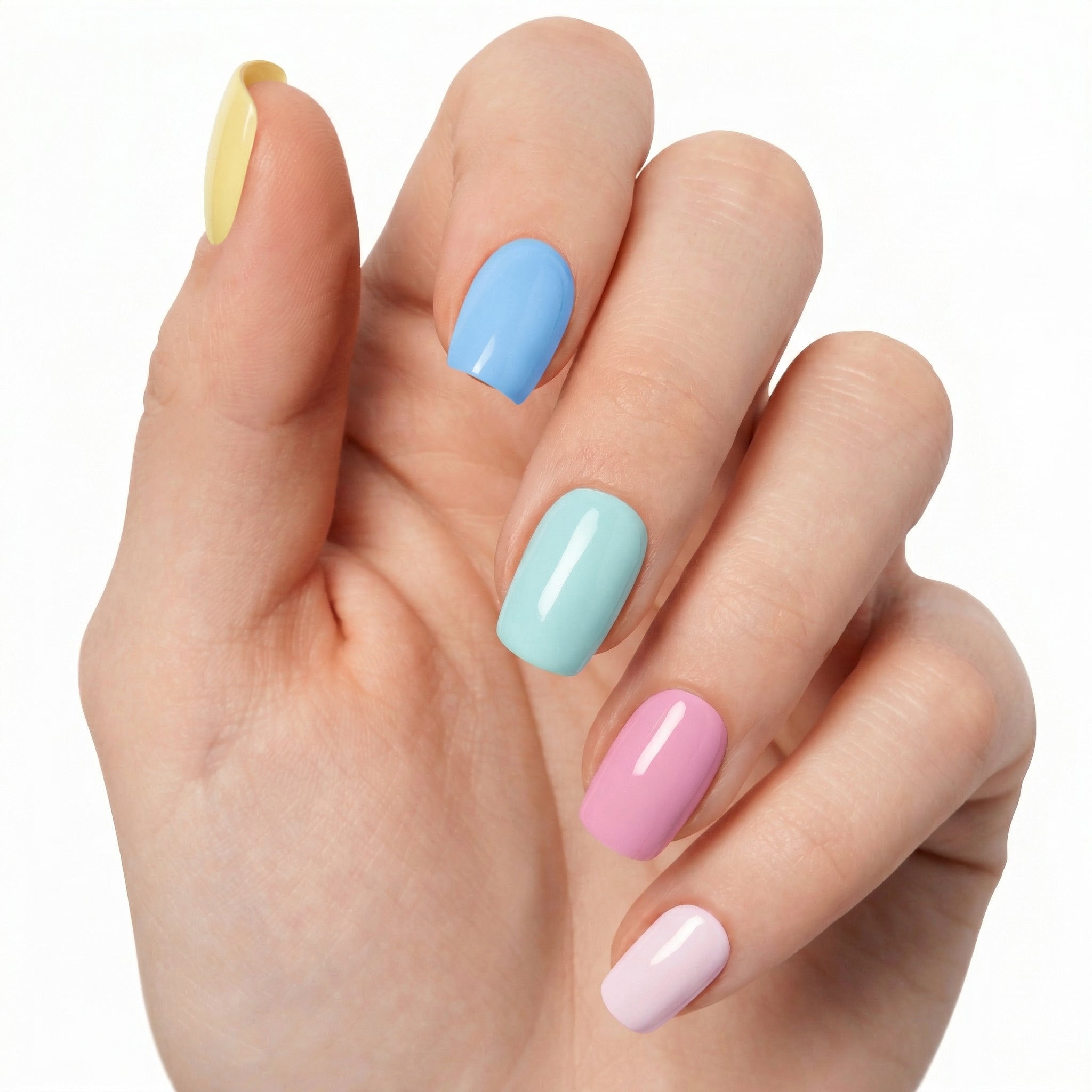 Gel wraps Glamisu palette pastel multicolore avec teintes douces jaune, bleu, vert et rose sur ongles naturels, finition brillante, manucure sans UV