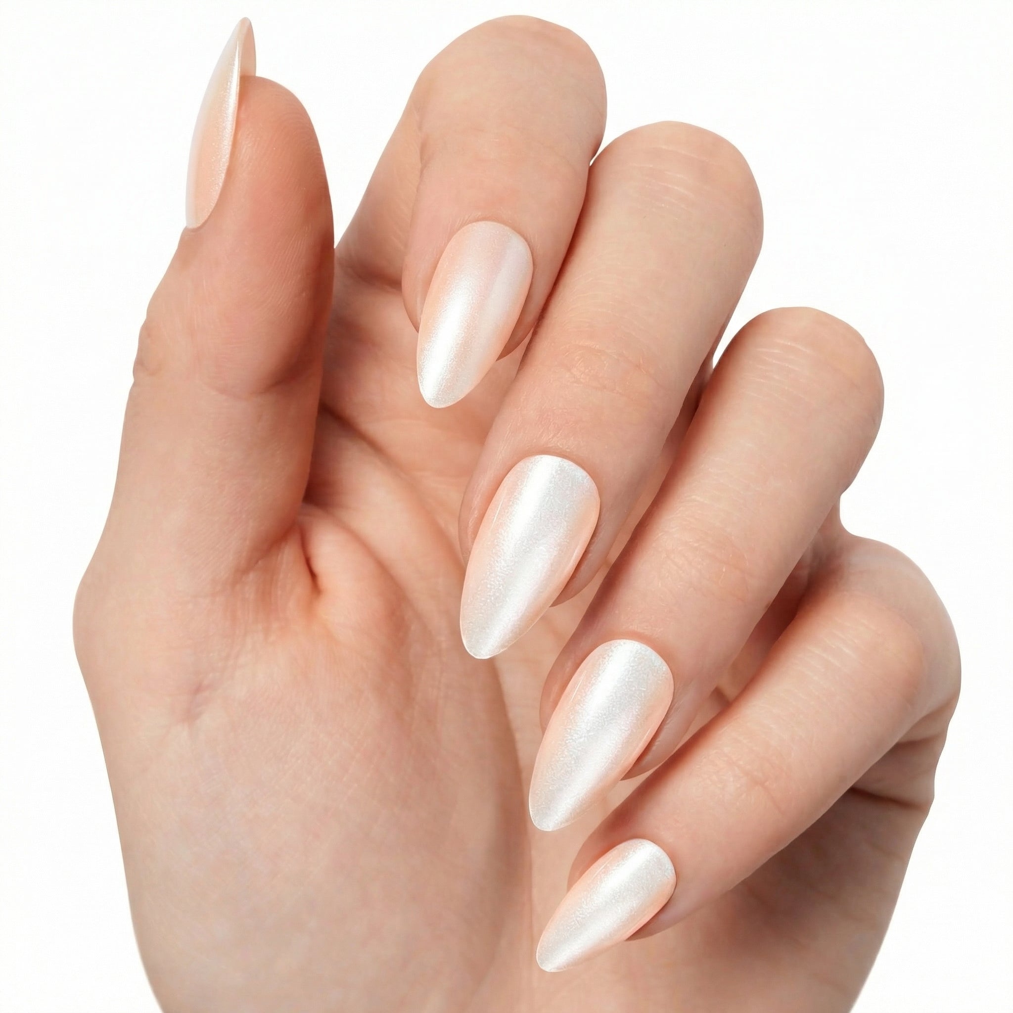 Ongles amande nacrés couleur ivoire Glamisu effet perle naturel brillant sans UV