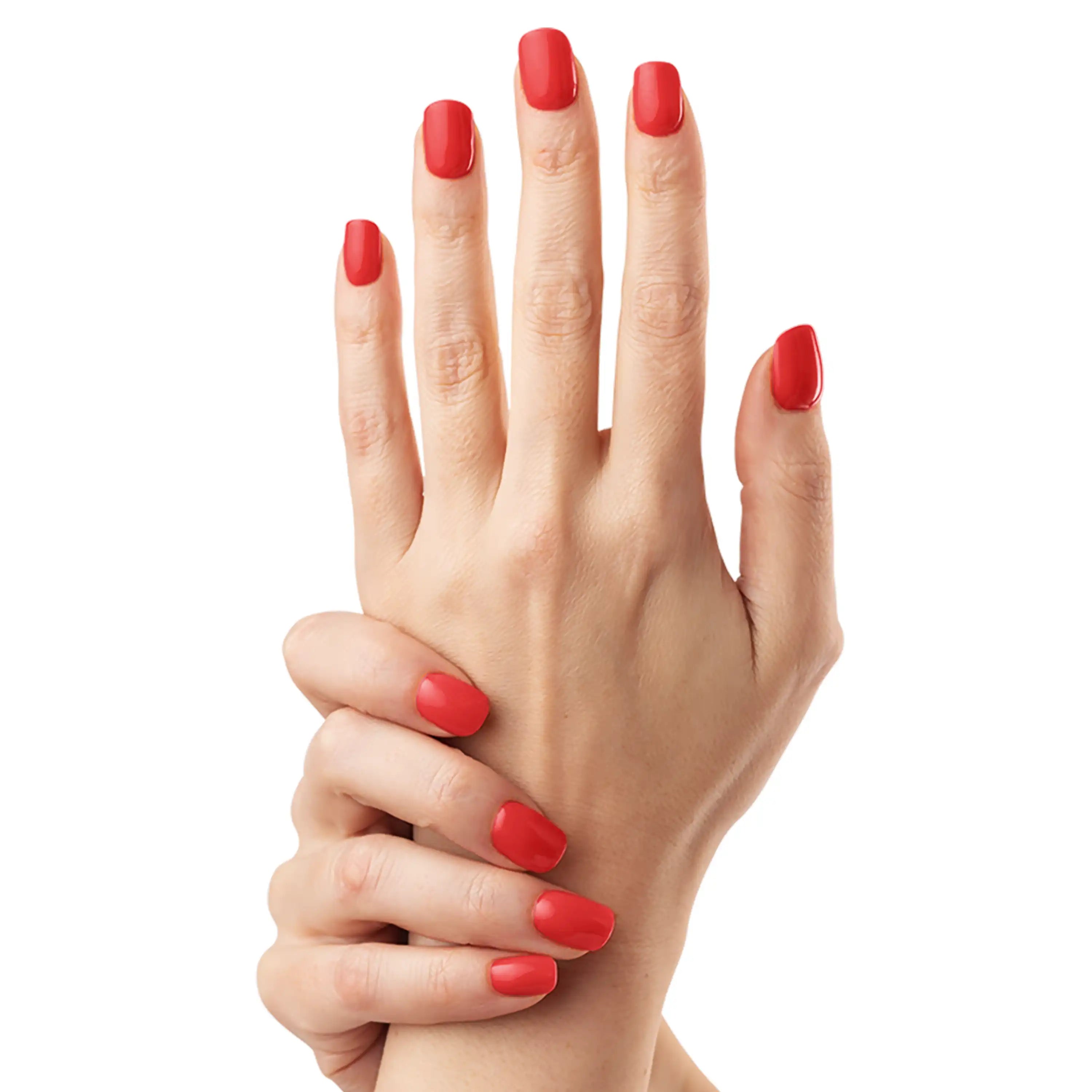 Main claire tenant son poignet avec manucure gel wraps Rouge Coquelicot N°291, finition rouge coquelicot lisse et éclatante.
