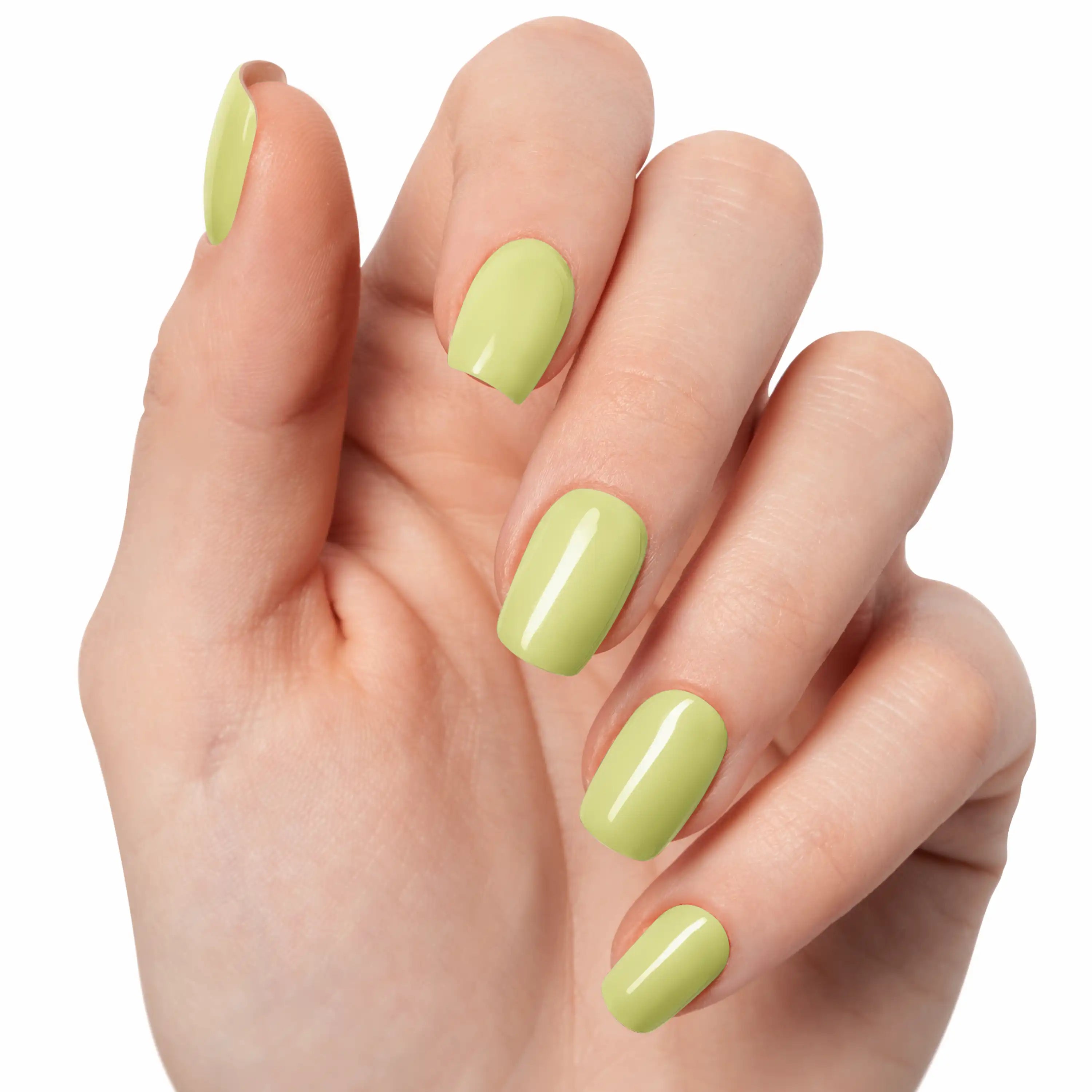 Gel Wraps Glamisu Sauge Lumineuse N°066 – vert sauge lumineux brillant sur ongles (main claire)