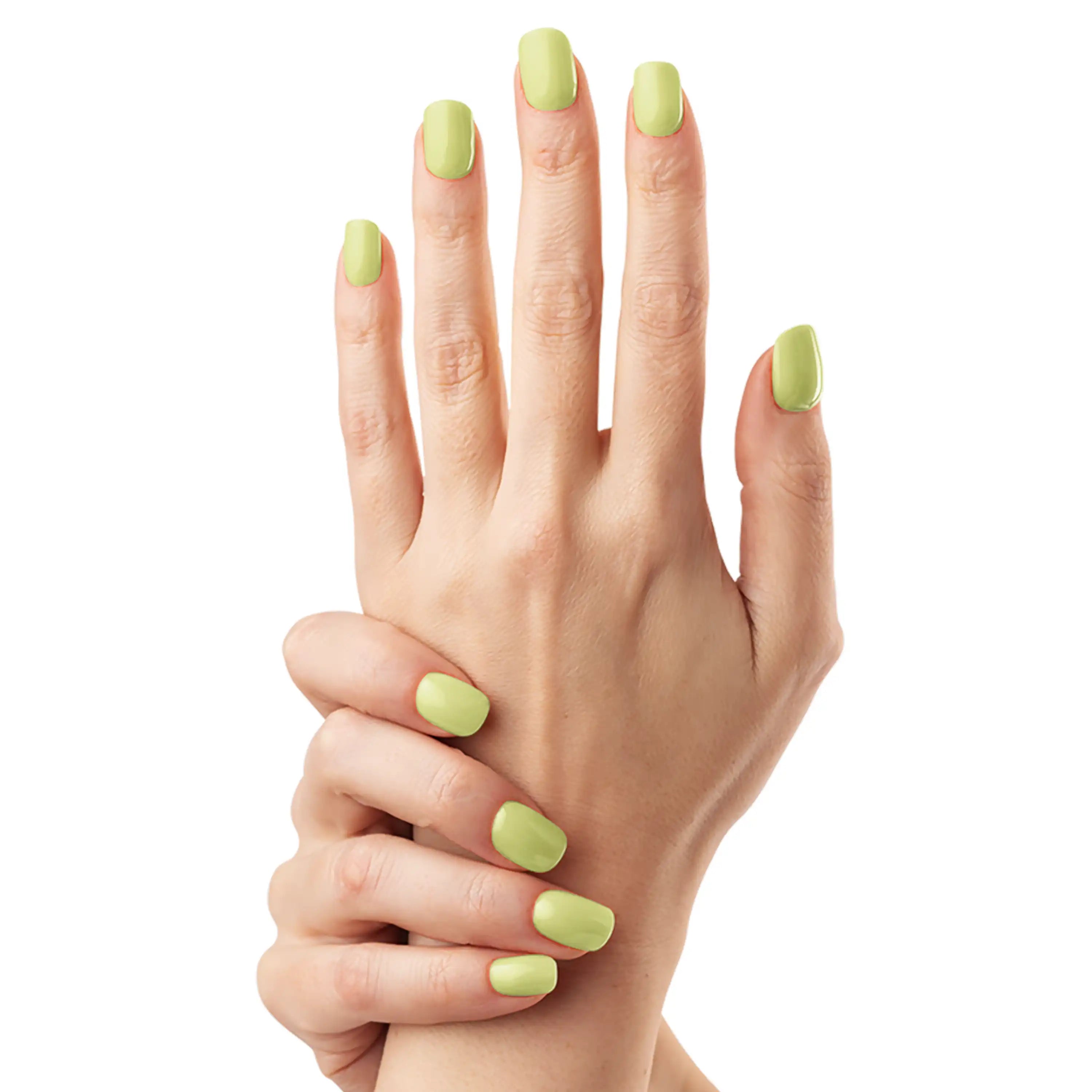 Gel Wraps Glamisu Sauge Lumineuse N°066 – vert sauge lumineux brillant, pose sur main claire